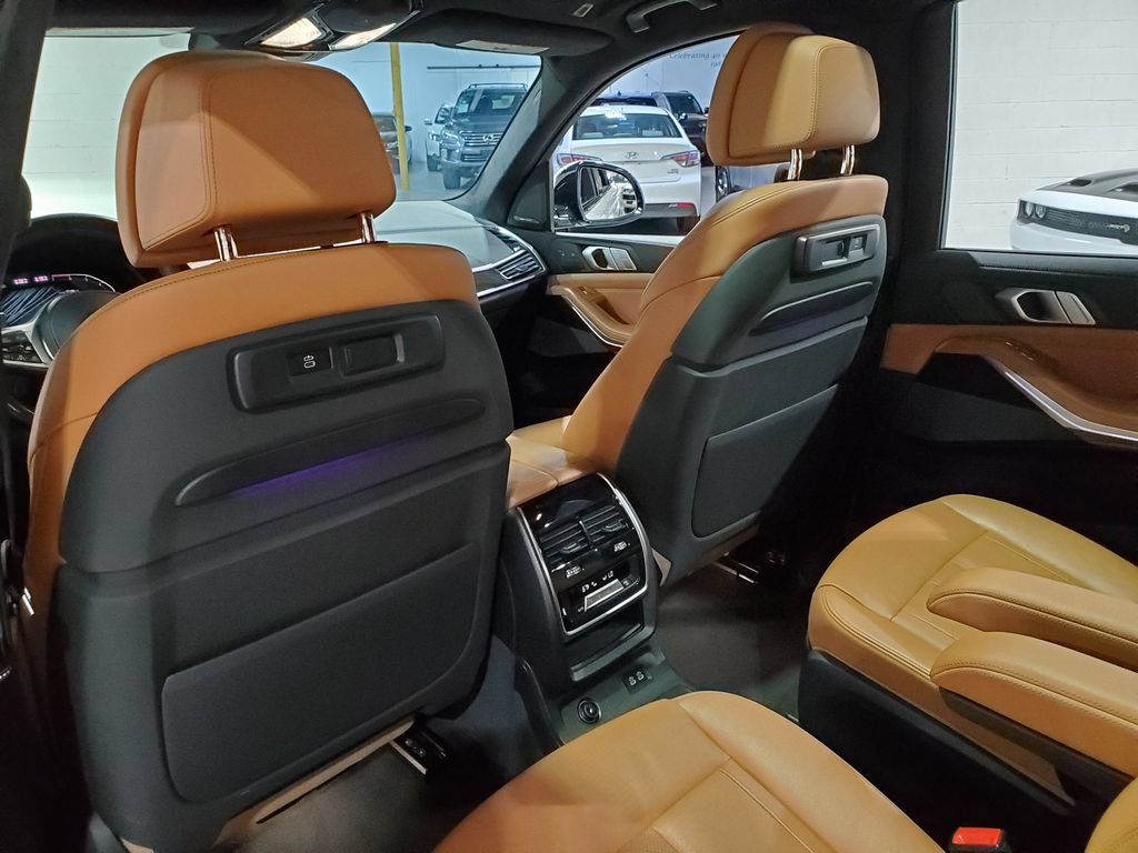 Used 2019 BMW X7 xDrive50i w/ M Sport Package AWD/4WD image 31