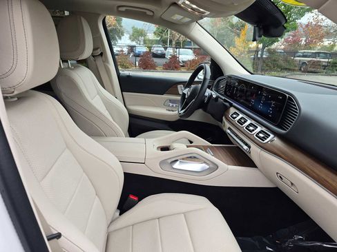 Used 2025 Mercedes-Benz GLE 350 4MATIC image 11