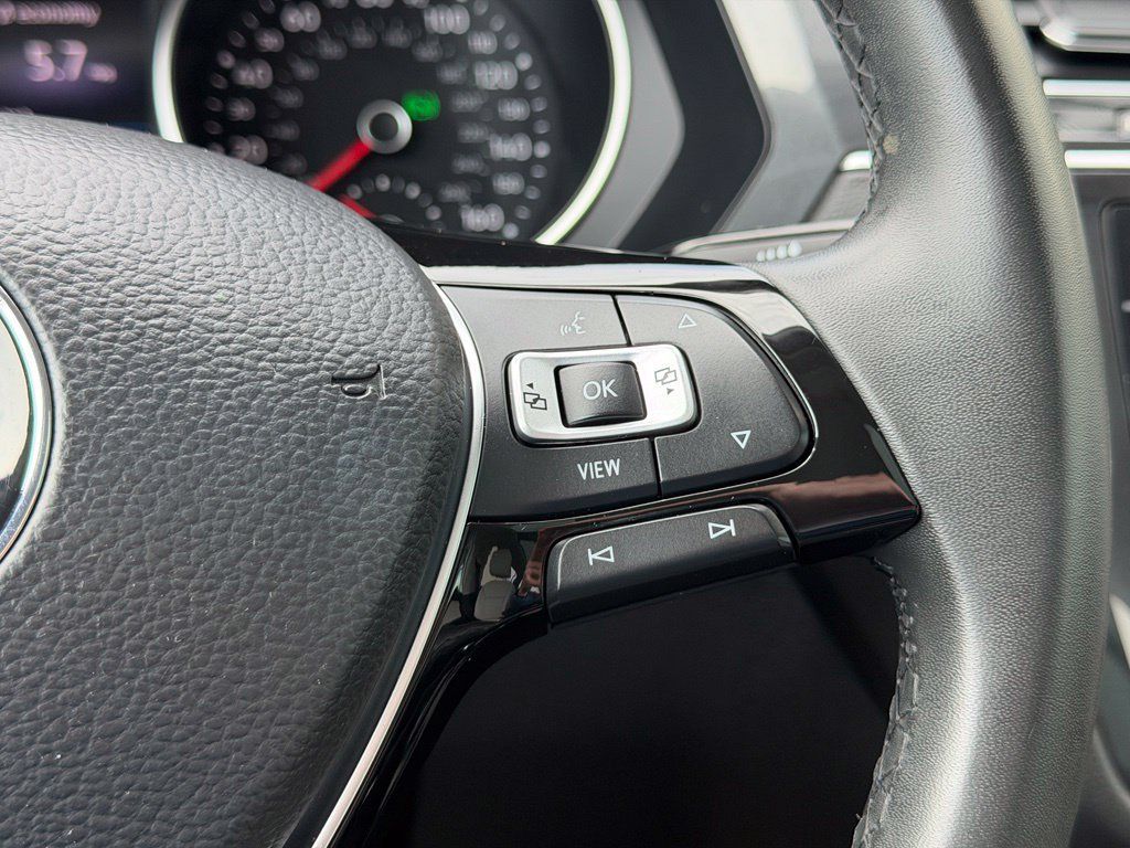 Used 2020 Volkswagen Tiguan SE w/ Panoramic Sunroof Package AWD/4WD image 19