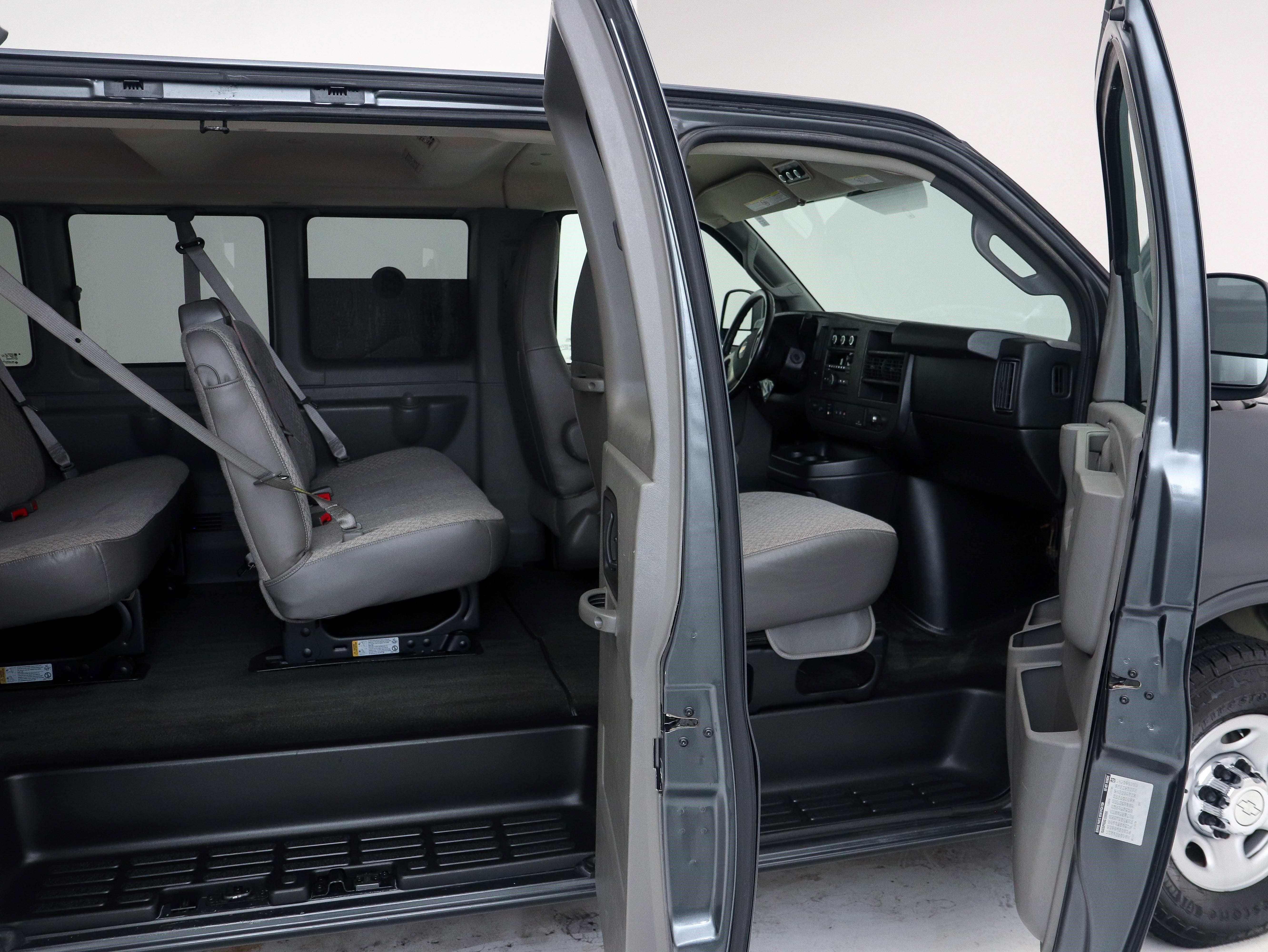 Used 2016 Chevrolet Express 3500 LT w/ LT Preferred Equipment Group RWD image 11