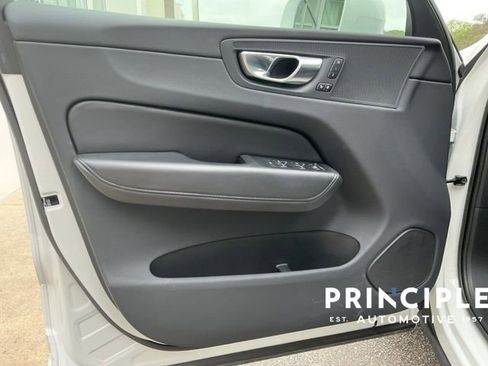 Certified 2023 Volvo XC60 B5 Core FWD image 23