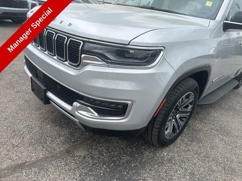 Used 2024 Jeep Wagoneer Series II w/ Flexible Seating Group AWD/4WD image 9