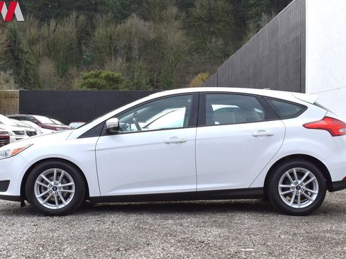 Used 2018 Ford Focus SE w/ Cold Weather Package image 9