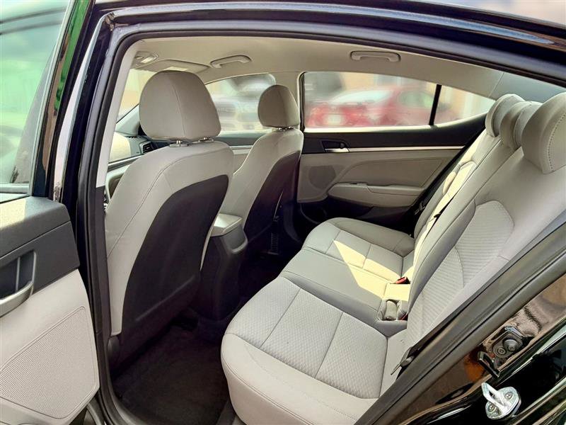 Used 2020 Hyundai Elantra SE FWD image 11