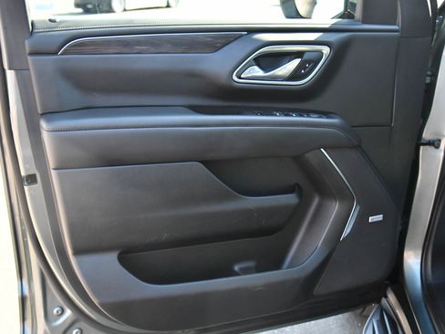 Used 2024 Chevrolet Suburban LT image 13