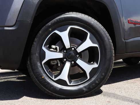 Used 2019 Jeep Renegade Trailhawk AWD/4WD image 5