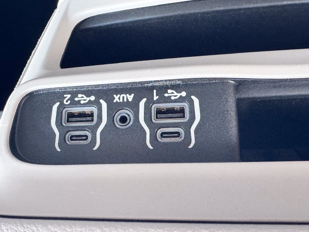 Used 2024 Chrysler Pacifica Touring-L FWD image 23