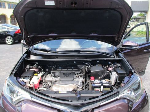 Used 2017 Toyota RAV4 XLE AWD/4WD image 33