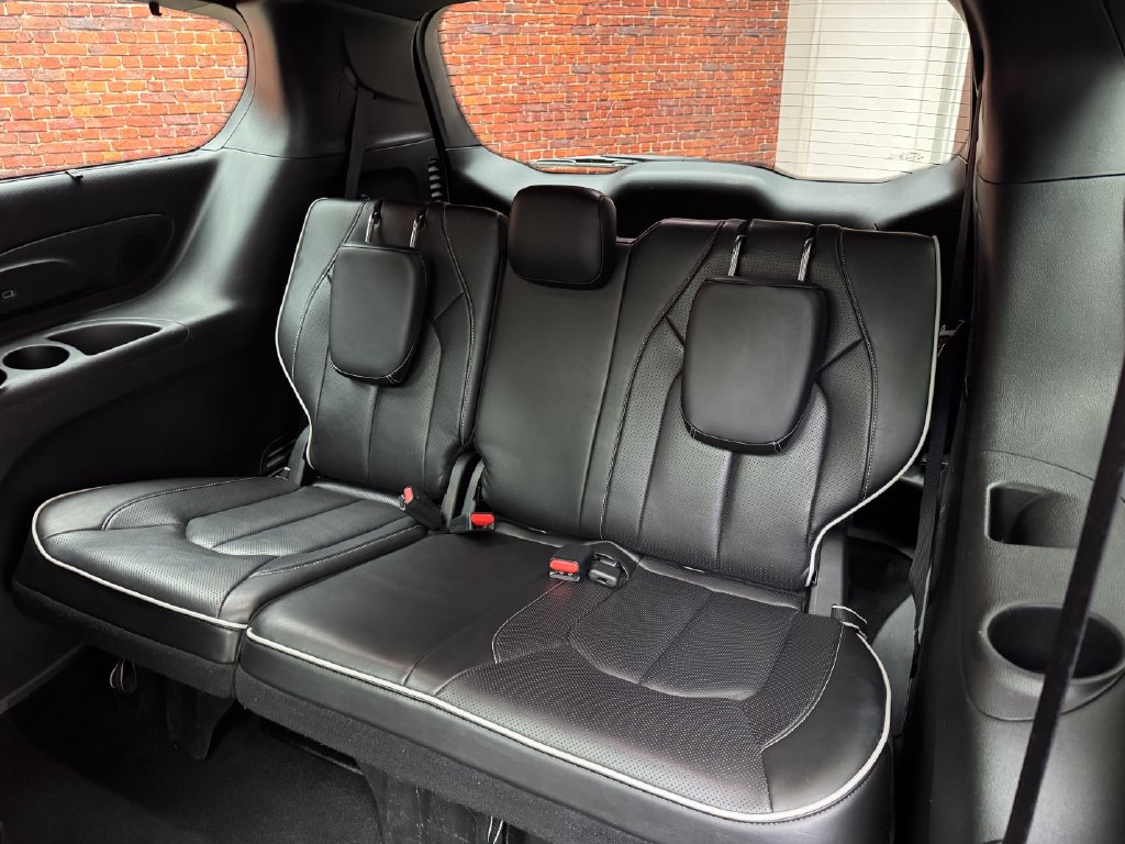 Used 2025 Chrysler Pacifica Limited FWD image 29