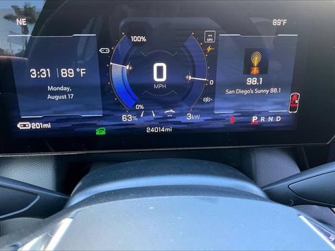 Certified 2024 Chevrolet Equinox EV LT FWD image 15