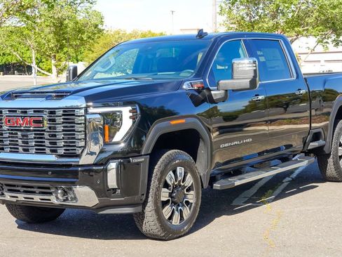 New 2026 GMC Sierra 2500 Denali w/ Denali Reserve Package AWD/4WD image 3