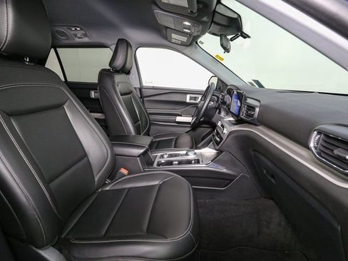 Used 2022 Ford Explorer XLT w/ Equipment Group 202A image 17