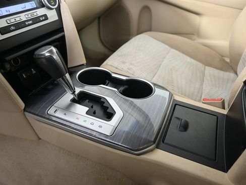 Used 2014 Toyota Camry LE image 30