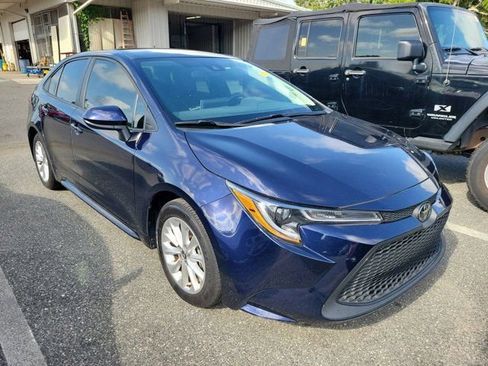 Used 2021 Toyota Corolla LE w/ LE Convenience Package FWD image 2