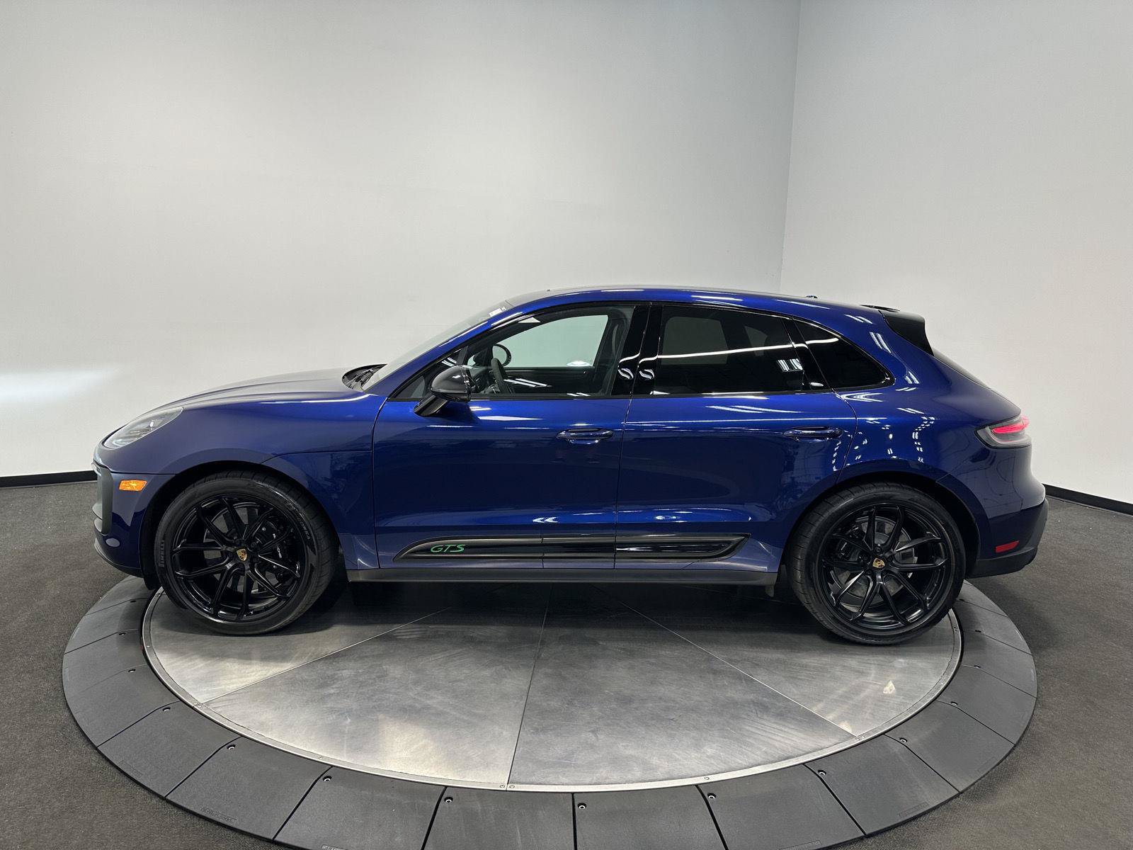 Used 2023 Porsche Macan GTS AWD/4WD image 2