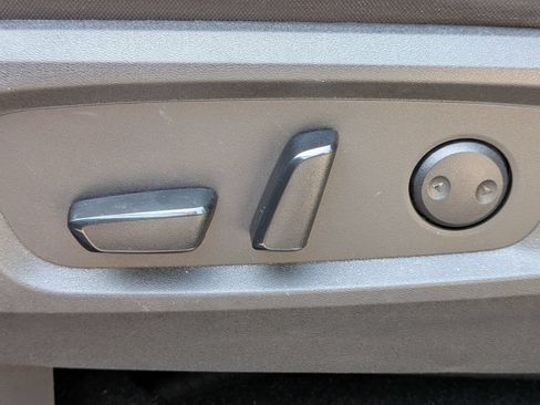 Used 2022 Nissan Pathfinder SV AWD/4WD image 16