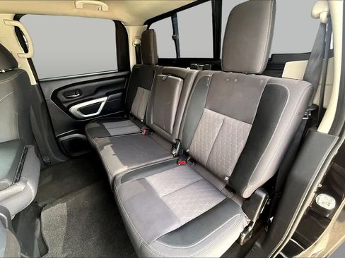 Used 2022 Nissan Titan SV RWD image 19