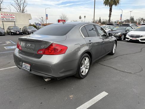 Used 2011 INFINITI G37 Journey w/ Premium Pkg image 3