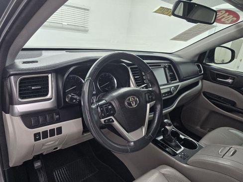 Used 2016 Toyota Highlander XLE FWD image 11