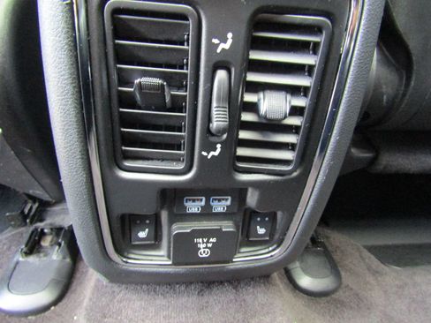 Used 2018 Jeep Grand Cherokee Overland AWD/4WD image 19