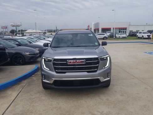 Used 2024 GMC Acadia Elevation FWD image 2