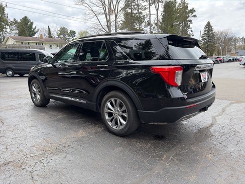 Used 2022 Ford Explorer XLT AWD/4WD image 4