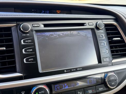 Used 2016 Toyota Highlander XLE image 27