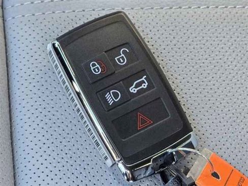New 2026 Land Rover Range Rover Evoque Dynamic SE AWD/4WD image 42