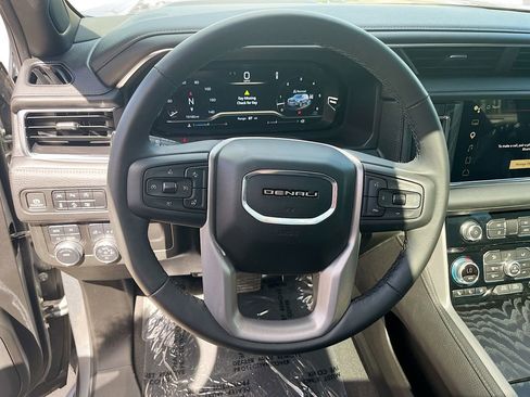 Used 2024 GMC Yukon XL Denali AWD/4WD image 11