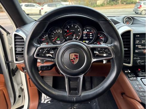 Used 2017 Porsche Cayenne Platinum Edition image 16