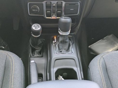 New 2025 Jeep Gladiator Sport image 17