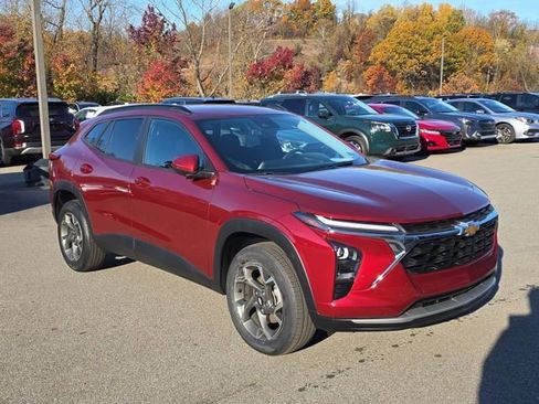 Used 2024 Chevrolet Trax LT w/ Driver Confidence Package image 8