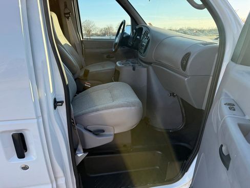 Used 2002 Ford E-350 and Econoline 350 Super Duty image 16