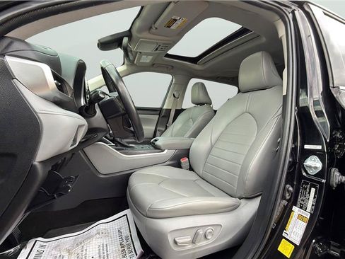 Used 2022 Toyota Highlander XLE AWD/4WD image 34