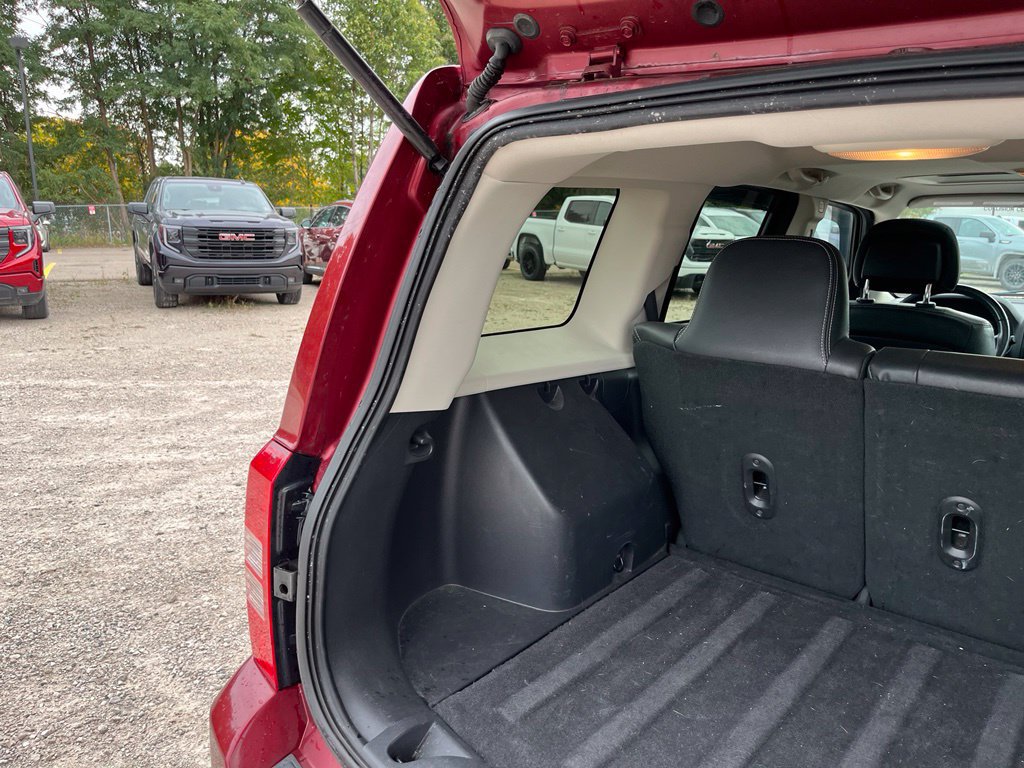 Used 2017 Jeep Patriot High Altitude AWD/4WD image 12