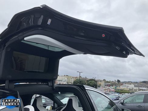 Used 2018 Tesla Model X 75D image 55