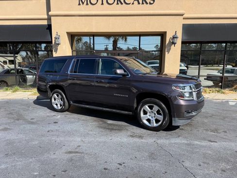 Used 2015 Chevrolet Suburban LT image 2