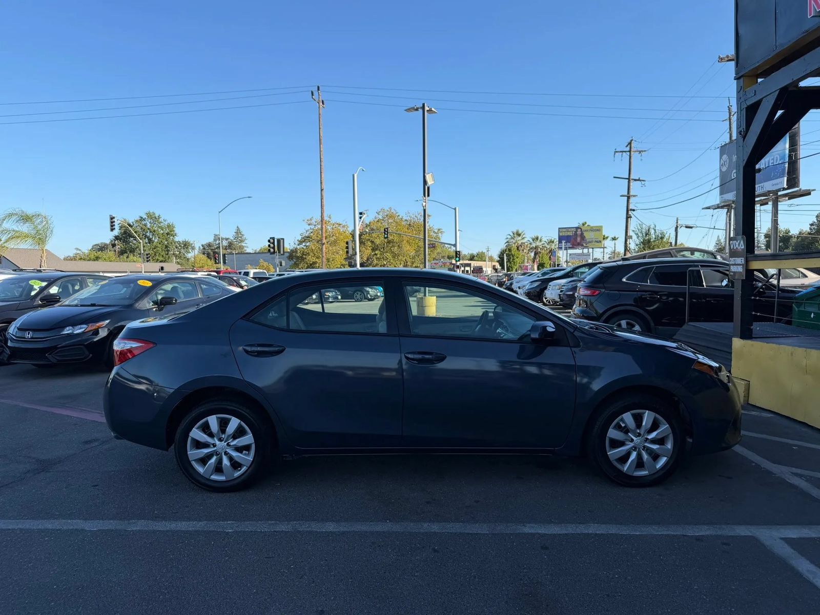 Used 2016 Toyota Corolla LE FWD image 4