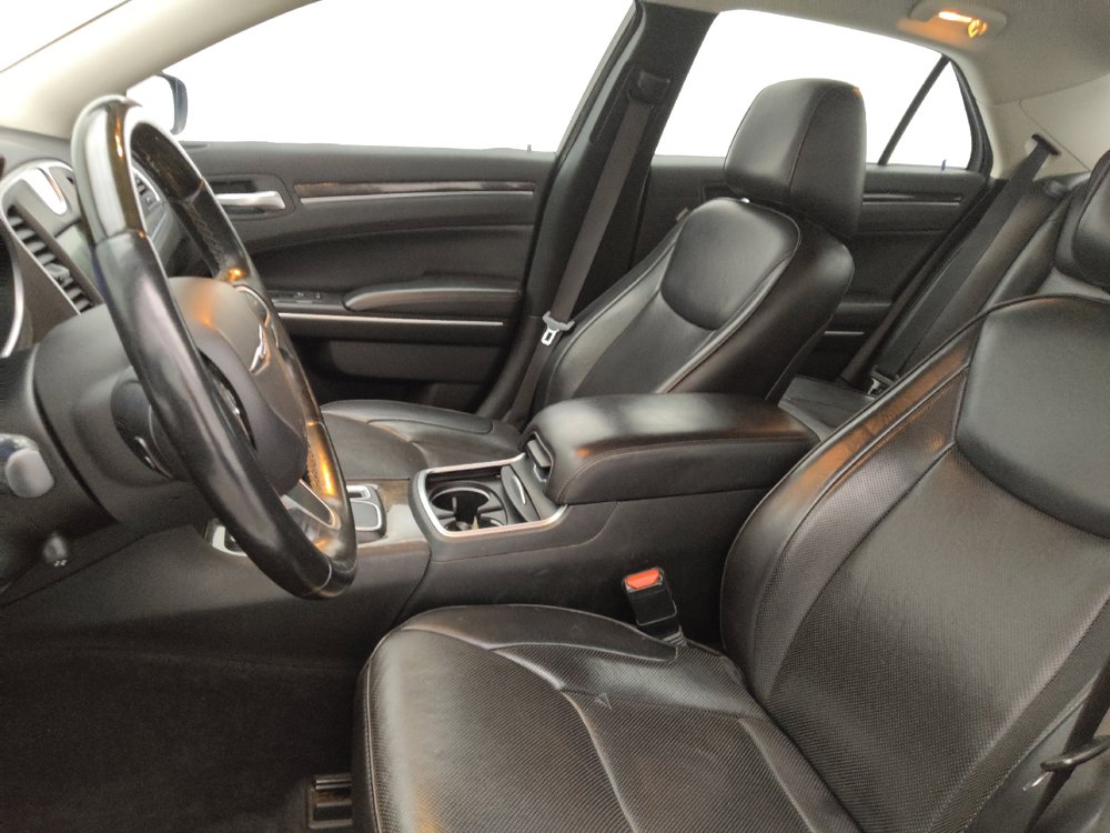 Used 2019 Chrysler 300 Limited RWD image 17