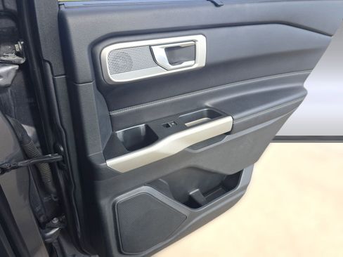 Used 2021 Ford Explorer Limited w/ Equipment Group 301A image 28