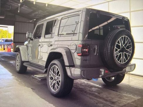 Used 2022 Jeep Wrangler Unlimited Sahara image 5