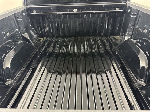 Used 2024 Chevrolet Silverado 1500 LT AWD/4WD image 14