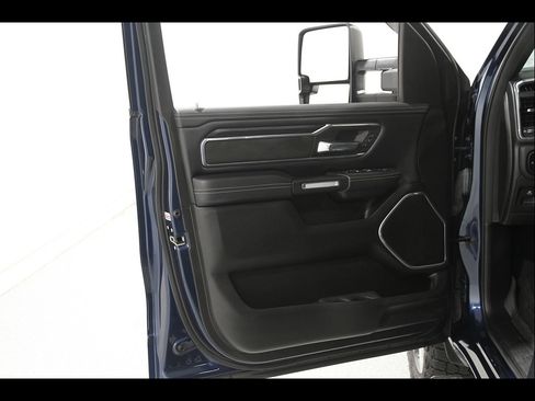 Used 2023 RAM 1500 Laramie AWD/4WD image 4