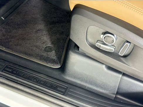 Used 2025 Land Rover Defender 130 S image 19