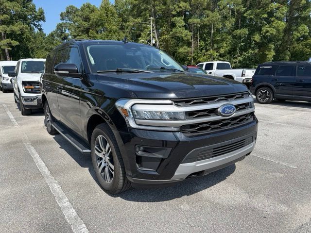 Used 2022 Ford Expedition XLT AWD/4WD image 2