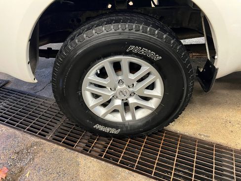 Used 2016 Nissan Frontier SV image 27