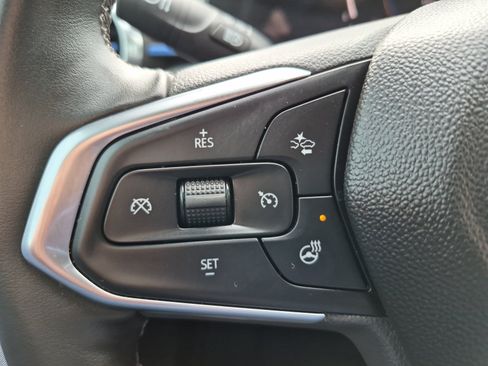 Used 2024 Chevrolet Trax LT w/ Driver Confidence Package FWD image 24