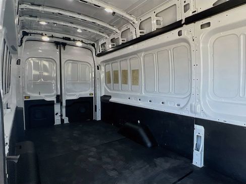 Used 2022 Ford E-Transit 148 High Roof Extended RWD image 25