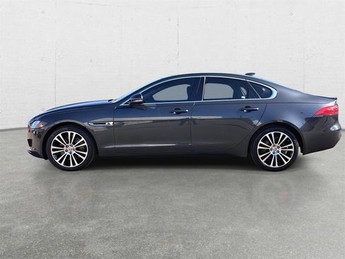 Used 2019 Jaguar XF Prestige image 8