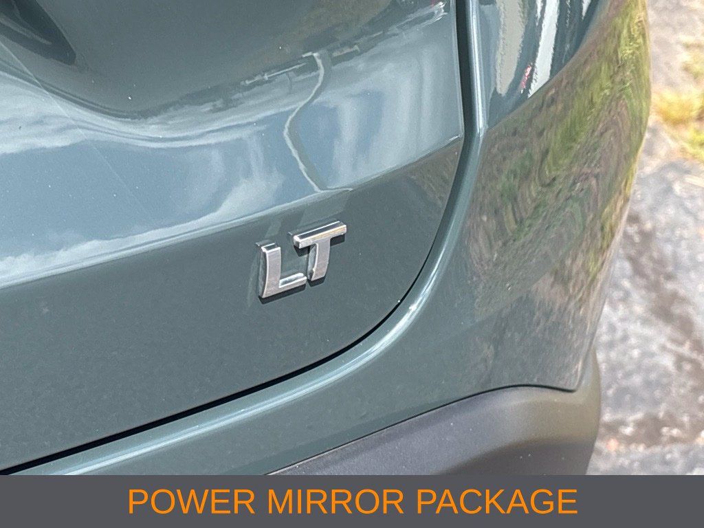 Used 2025 Chevrolet Trax LT FWD image 8
